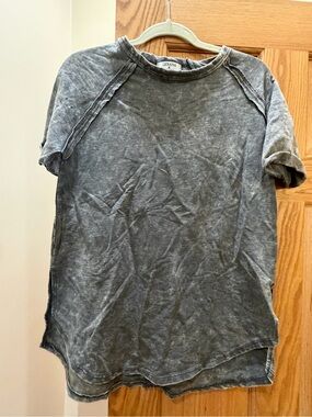 Zenana Outfitters Women’s Washed Gray Short Sleeve Tee